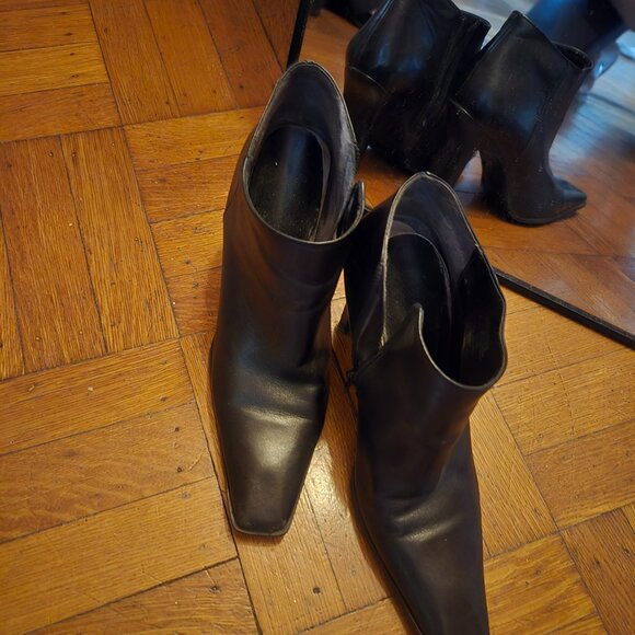 Nine West leather booties 7.5 Hp🔥🔥💓🔥 - Picture 3 of 7